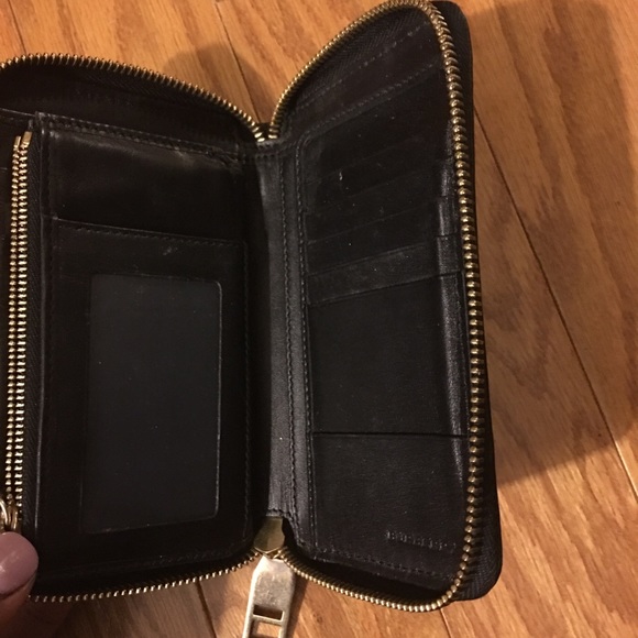 Authentic Burberry Wallet. Great condition - Picture 5 of 6